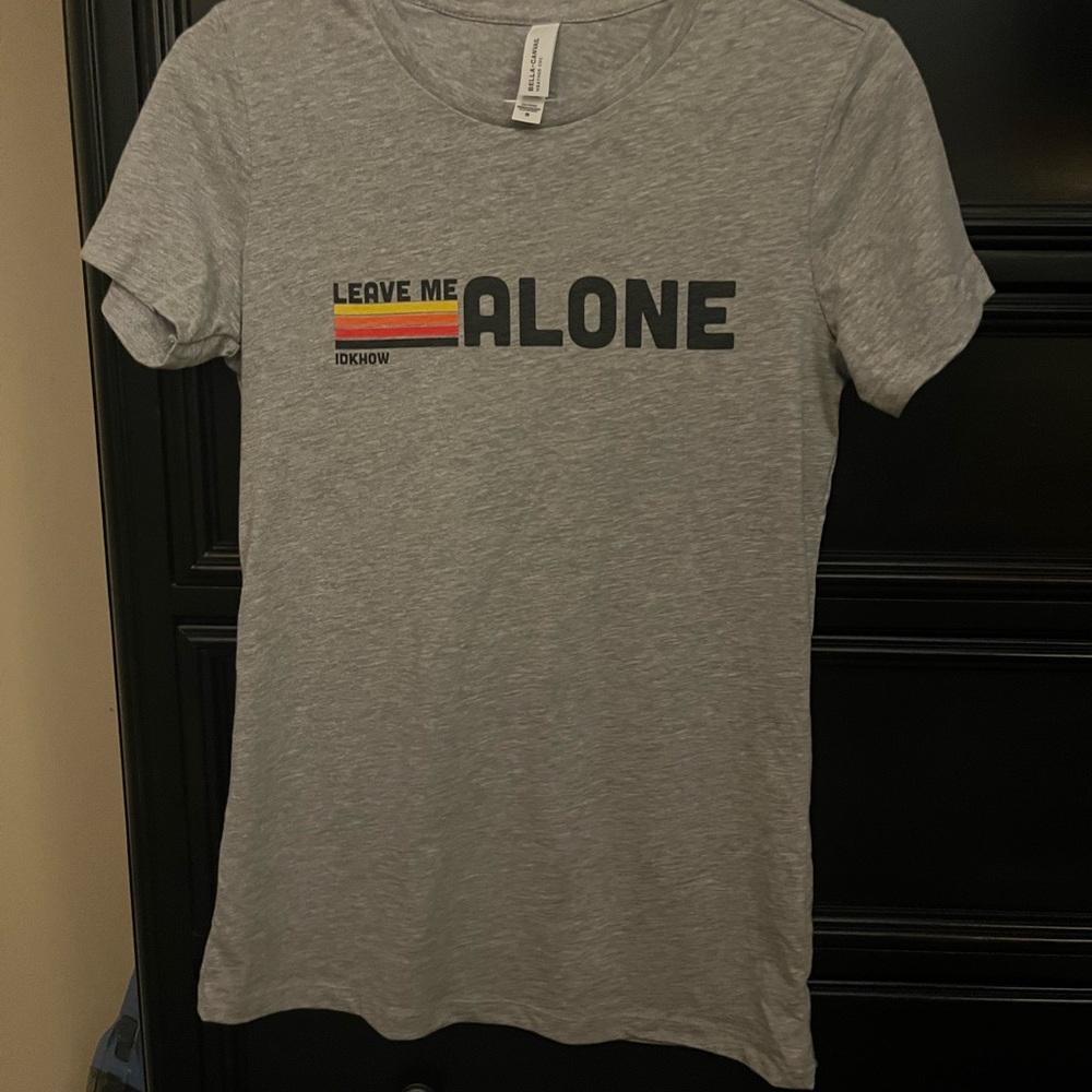 Gray Graphic T-Shirt IDKHOW form fitting